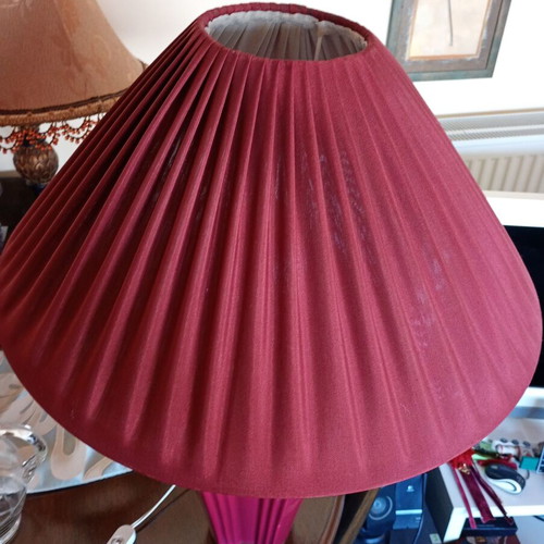 Porcelain table lamp like new, large, burgundy