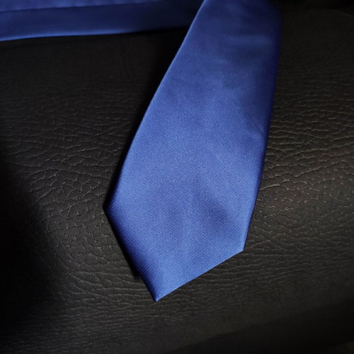 Set of 3 solid color ties like new, width 7cm