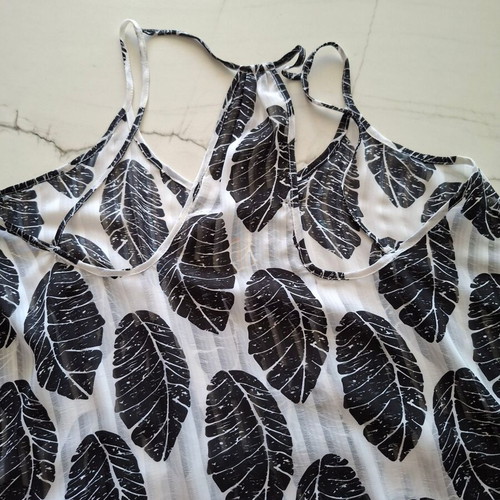 Top with leaf print one size like new, black and white