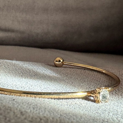 Bracelet cuff women's like new, metal with stone gold color