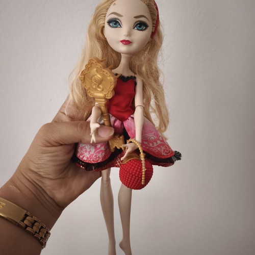 Ever After High Apple White doll used, original accessories