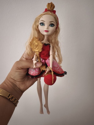 Ever After High Apple White doll used, original accessories