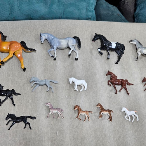 Horse figures used, set of 4 to 20 pieces