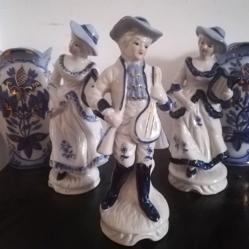 Set of two decorative vases and three figurines