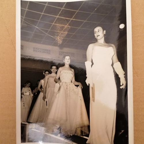 Kalisteia 1952 photo used, Miss Hellas beauty contest in Great Britain