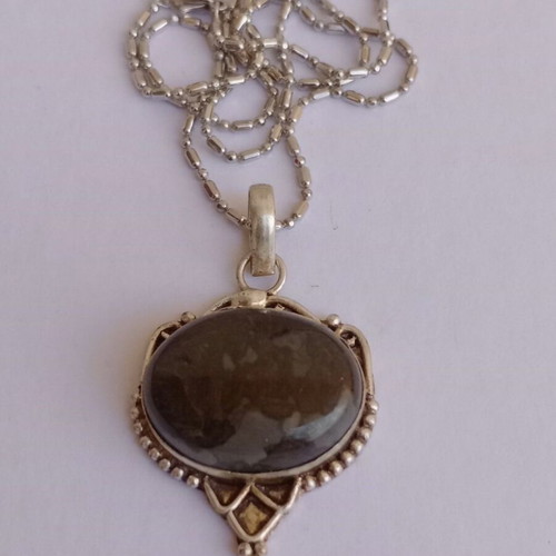 Jasper Picasso pendant with semi-precious stone, like new