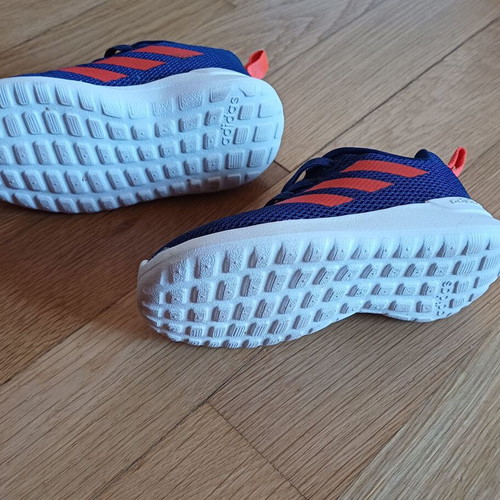 Adidas baby sports shoes size 20 like new with velcro