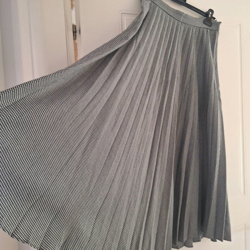 Pleated long skirt Mango like new, black and white checkered, size M