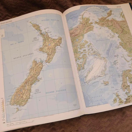Atlante Geographico De Agostini 1999 like new, Italian atlas