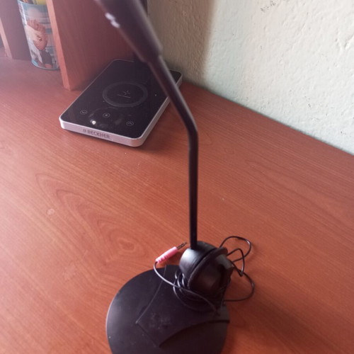 Trust desktop microphone like new