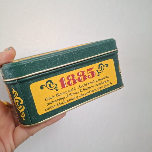 Crayola Complete Crayon Collector Tin 1991 like new with sharpener