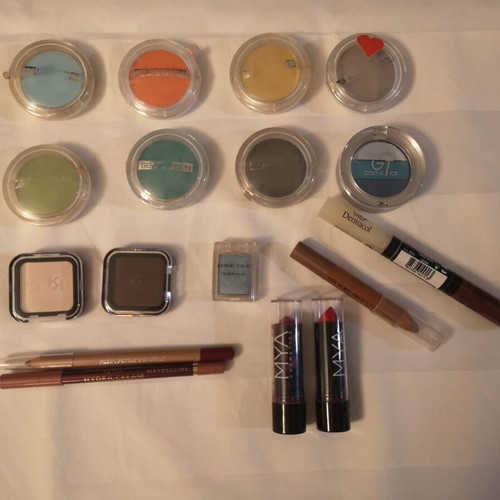 Makeup set used, 17 pieces including Seventeen and Dermacol