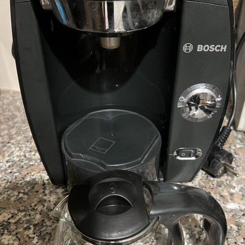 Bosch Tassimo Coffee Maker like new with descaling accessory and teapot