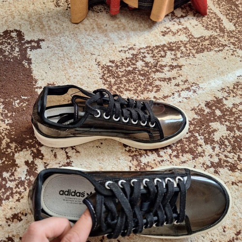 Adidas women's sneakers size 40 like new, black