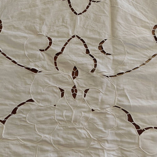 Cutwork tablecloth 160x240 like new