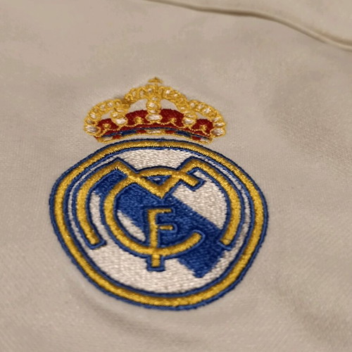 Real Madrid Beckham 2005/06 Home Kit Small jersey like new with embroidered badge