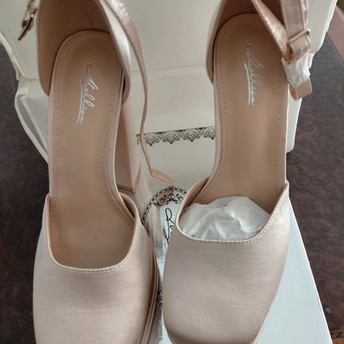 Beige high platform sandals new, size 40, satin