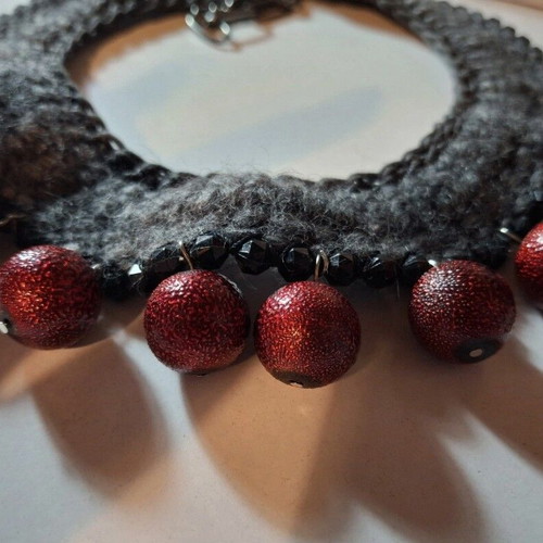 Knitted necklace like new gray with red beads