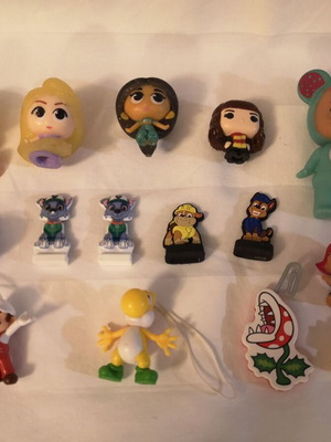 Figures pack of 15 and 14 used Disney, Paw Patrol, Super Mario, Funko Pop
