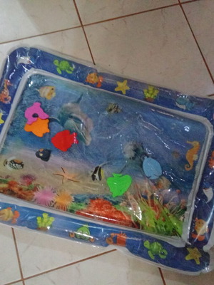 Βρεφικό χαλάκι νερού και αέρα.