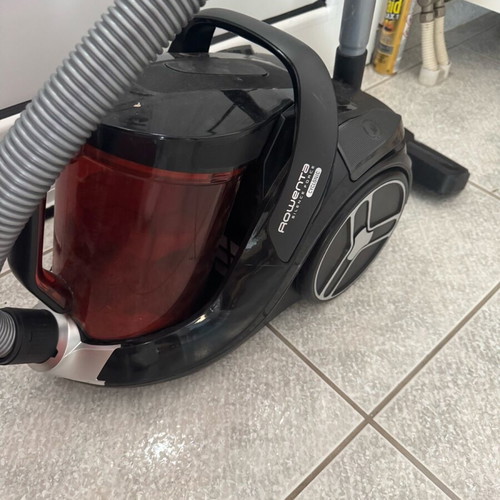 Rowenta RO7230 vacuum cleaner with 2.5lt bin like new
