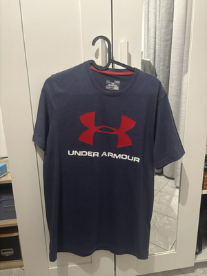 Under Armour T Shirt like new, size S, blue