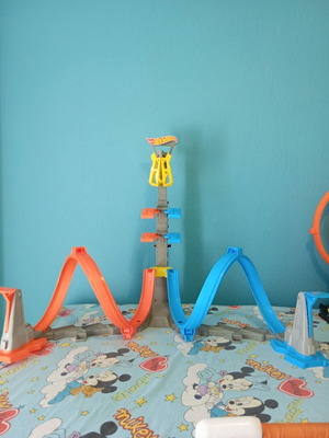 Hot Wheels track used in good condition