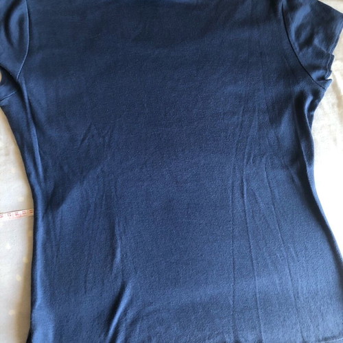 Тениска DKNY синя medium като нова с релефно лого