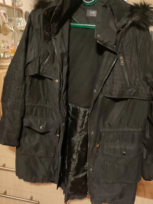 Μπουφάν γυναικείο παρκά Marks & Spencer μεταχειρισμένο, μαύρο με γούνα