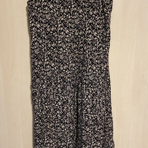 Dress long sleeveless black with beige flowers like new