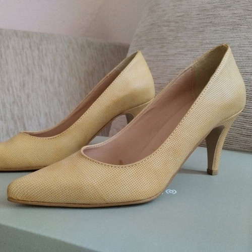 Beige Greek-made pumps new, size 36