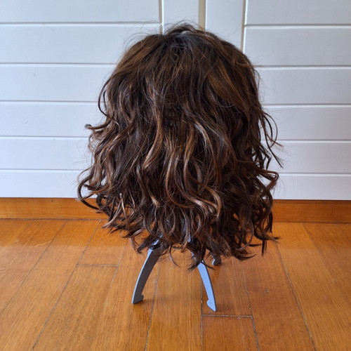 Wig synthetic like new with care shampoo and stand
