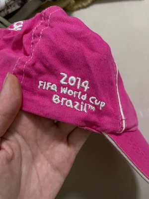 Fuchsia hat in like new condition