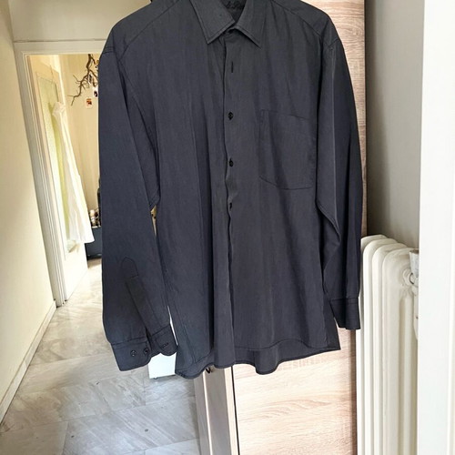Men's dark gray shirt large like new