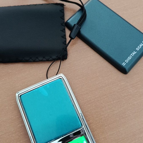 Pocket precision scale with free battery
