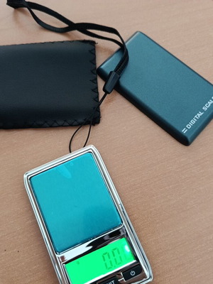 Pocket precision scale with free battery