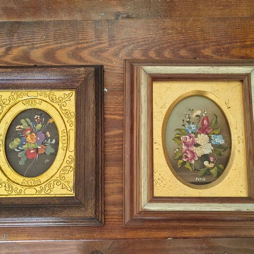 Small wooden frames with flower theme, like new, set of 2