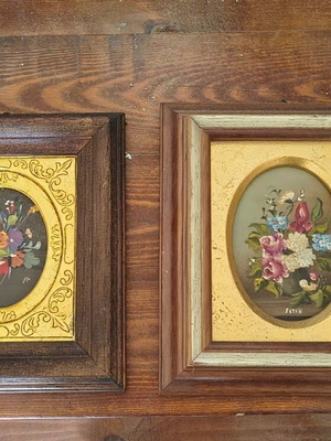 Small wooden frames with flower theme, like new, set of 2