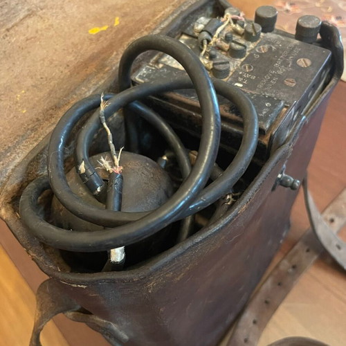 Signal Corps U.S. Army Field Telephone EE-8-B used, collectible