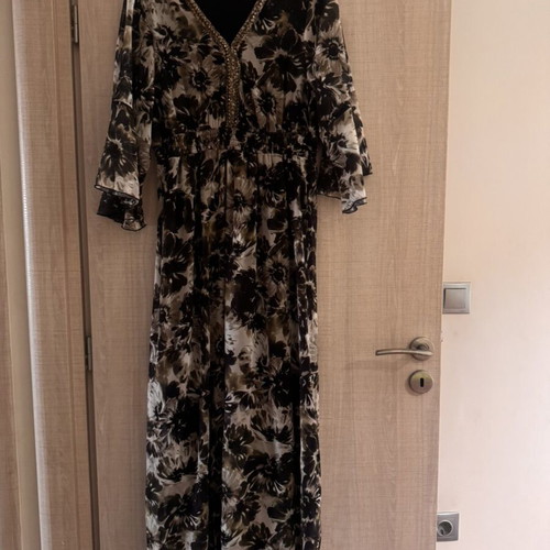 Maxi dress Fueguina floral in earthy tones with V neckline, like new