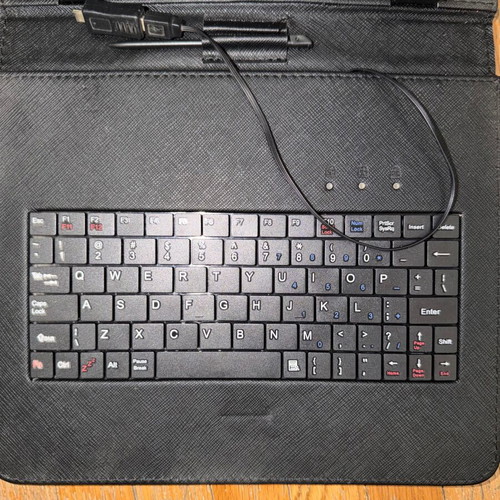 Tablet keyboard case with stylus compatible with all brands, like new
