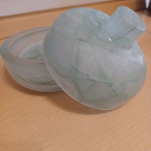 Frosted bowl with lid in green color