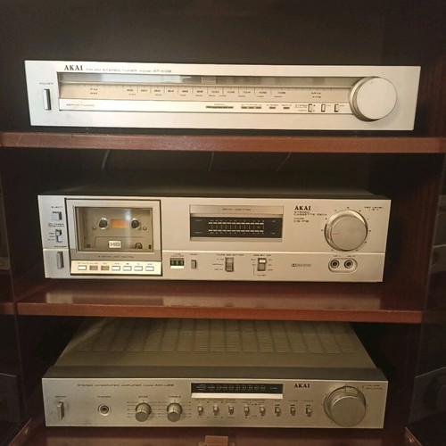 Akai stereo sound system like new, 3 pieces