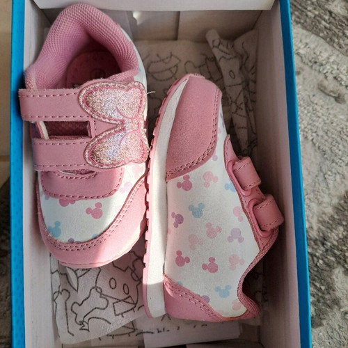 Minie sports shoes used, lightly worn