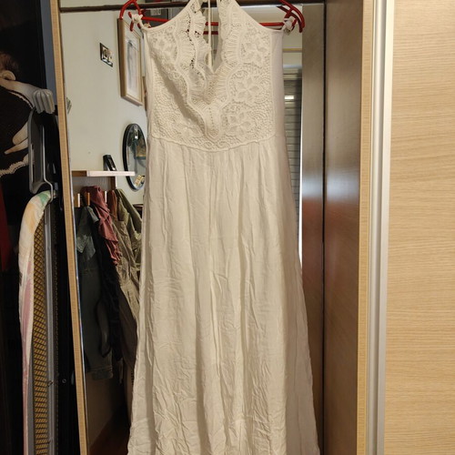 White dress like new, halter neck, lined