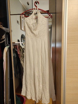 White dress like new, halter neck, lined