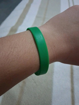 Green rubber bracelet like new