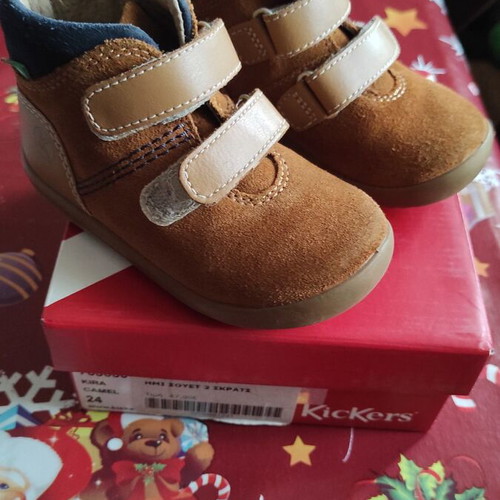 Kickers boots size 24 like new, beige