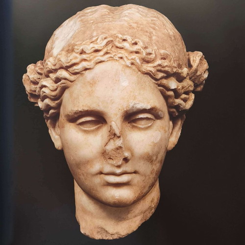 The Greece of Benaki Museum book like new, Greek language