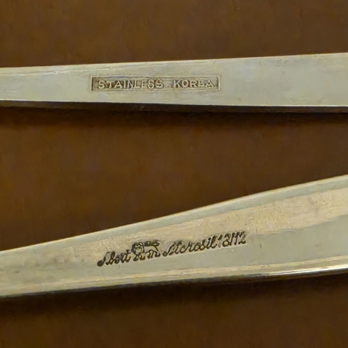Branded knives set like new, 80+ pieces with authenticity stamps